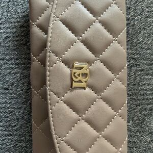 NWT Badgley Mischka Cream Quilted Wallet with Elegant Design Retail $49